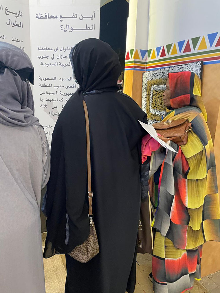 الطفلة لورين مجربي فنانة الطحين تجذب الزوار في مهرجان جازان قسم محافظة الطوال