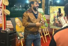 أبو رمش… حين يصير الترحال ذاكرة، ويغدو المسرح أرضًا