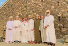 وفد سياحي من سلطنة عُمان يزور قرية جازان التراثية