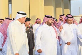 الأمير محمد بن عبدالعزيز يطلق فعاليات شاطئ "جيدانة" ضمن مهرجان جازان 2026