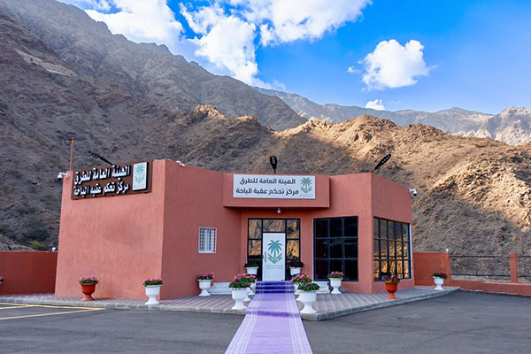 الأول من نوعه في المملكة.. سمو الأمير الدكتور حسام بن سعود يدشّن مركز التحكم والتدخل السريع بعقبة الباحة