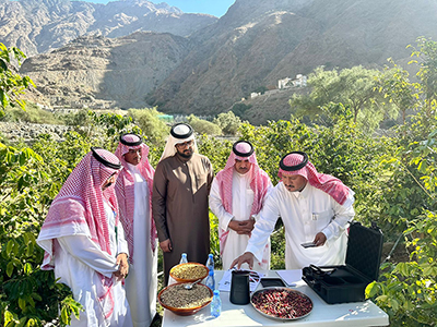 محافظ قلوة يطلق مسابقة “محصول التميز” لدعم مزارعي البن بالباحة