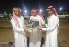 مدرسة المجروب والمعزاب تكرم مديرها السابق حسن محمدعواف بعد خدمة(18)عاما مديرالها