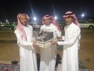 مدرسة المجروب والمعزاب تكرم مديرها السابق حسن محمدعواف بعد خدمة(18)عاما مديرالها