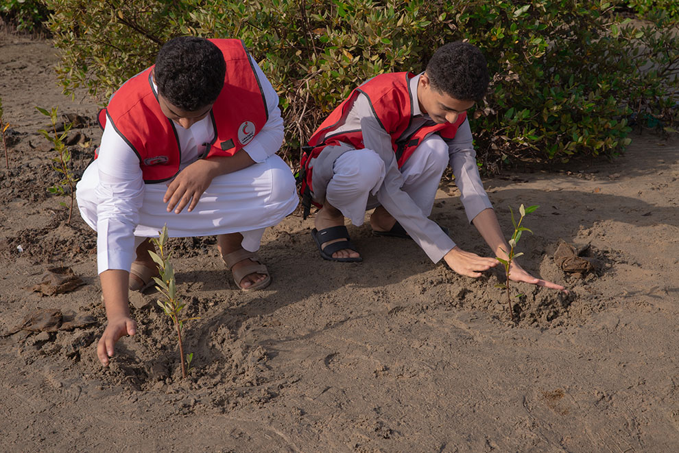 جمعية البيئة والتنمية الزراعية بجازان تحتفل باليوم العالمي للأراضي الرطبة بمبادرة مجتمعية لتنظيف الشواطئ وزراعة المانجروف