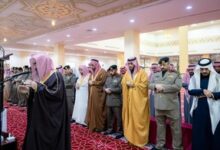 وكيل إمارة منطقة الباحة يتقدّم المصلين في صلاة الاستسقاء بجامع الملك فهد بمدينة الباحة